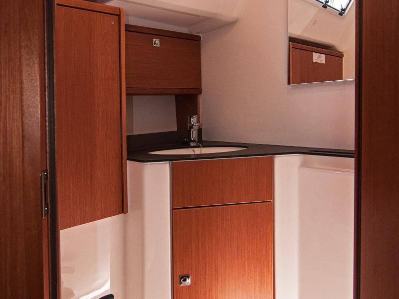 Book yachts online - sailboat - Bavaria Cruiser 46 - Adria Sonja - rent