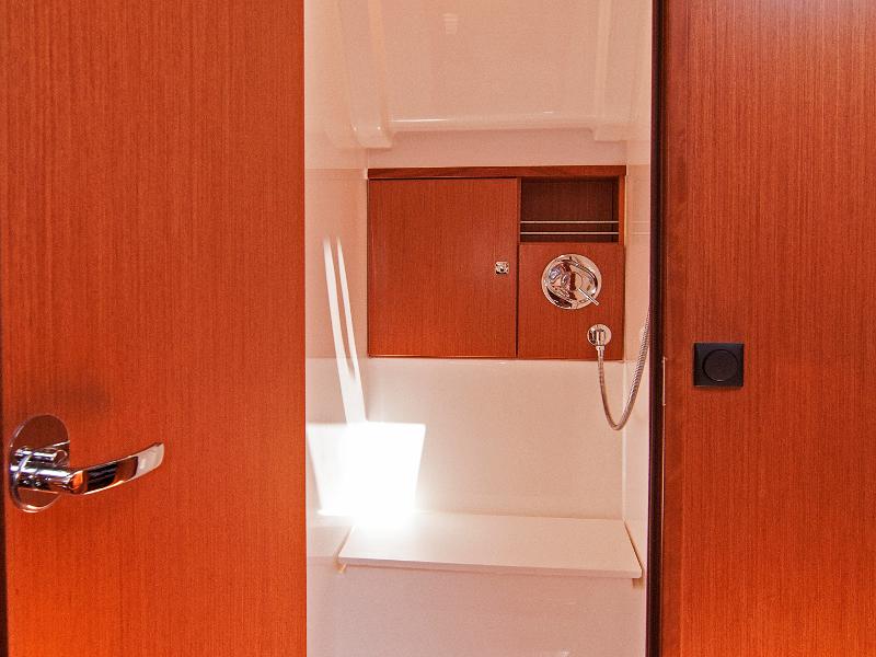 Book yachts online - sailboat - Bavaria Cruiser 51 - Adria Ivana - rent