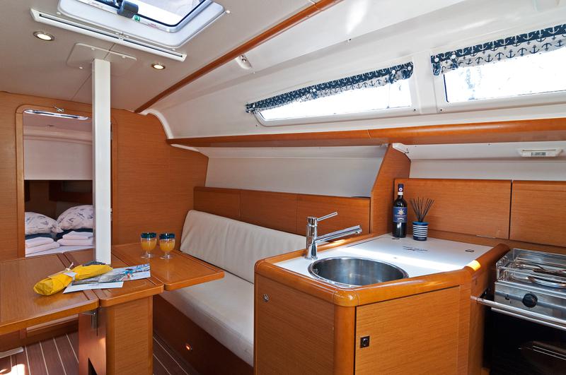 Book yachts online - sailboat - Sun Odyssey 33i - Kiki Kiss - rent