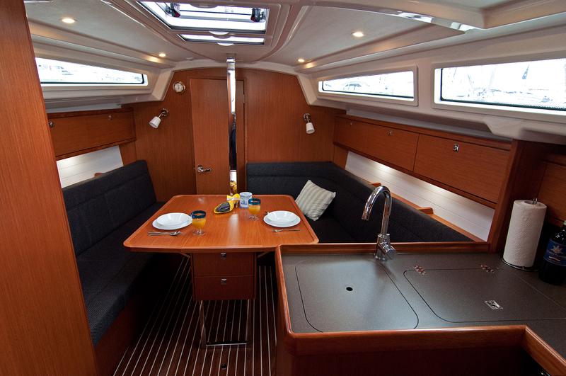 Book yachts online - sailboat - Bavaria Cruiser 34 - Adria Maša - rent