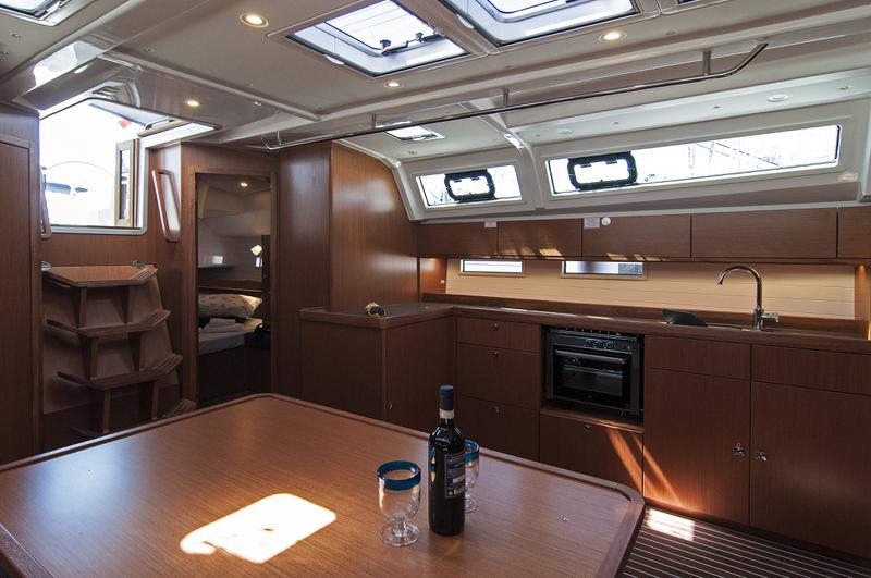 Book yachts online - sailboat - Bavaria Cruiser 46 - Adria Myriam - rent