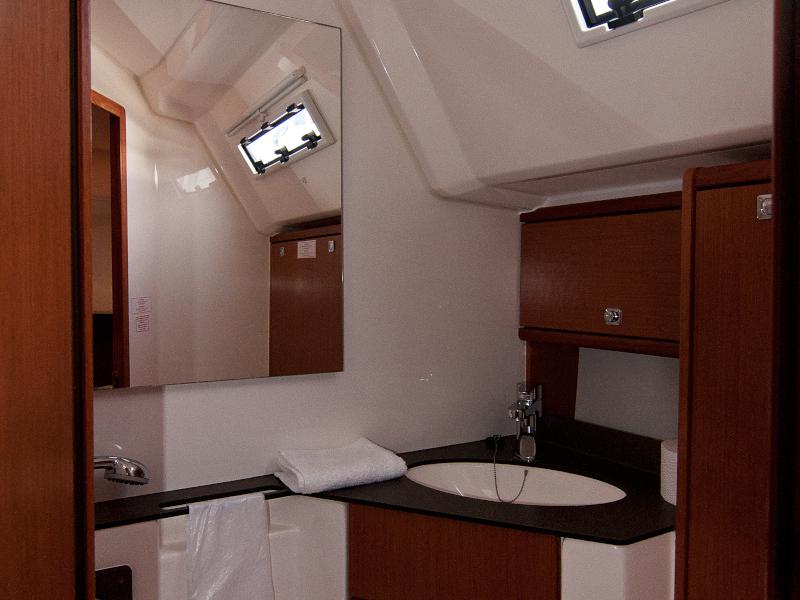 Book yachts online - sailboat - Bavaria Cruiser 46 - Brilliant Kiss - rent