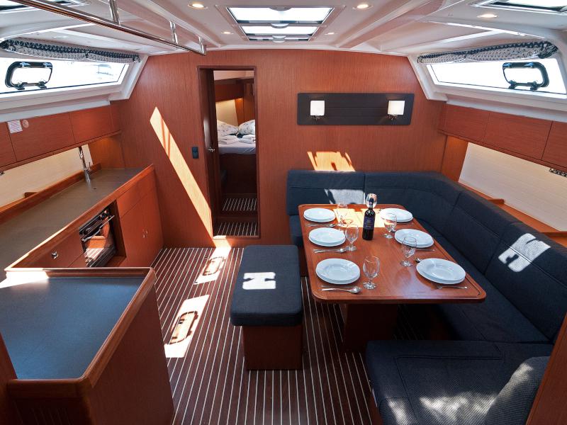 Book yachts online - sailboat - Bavaria Cruiser 46 - Adria Wind - rent