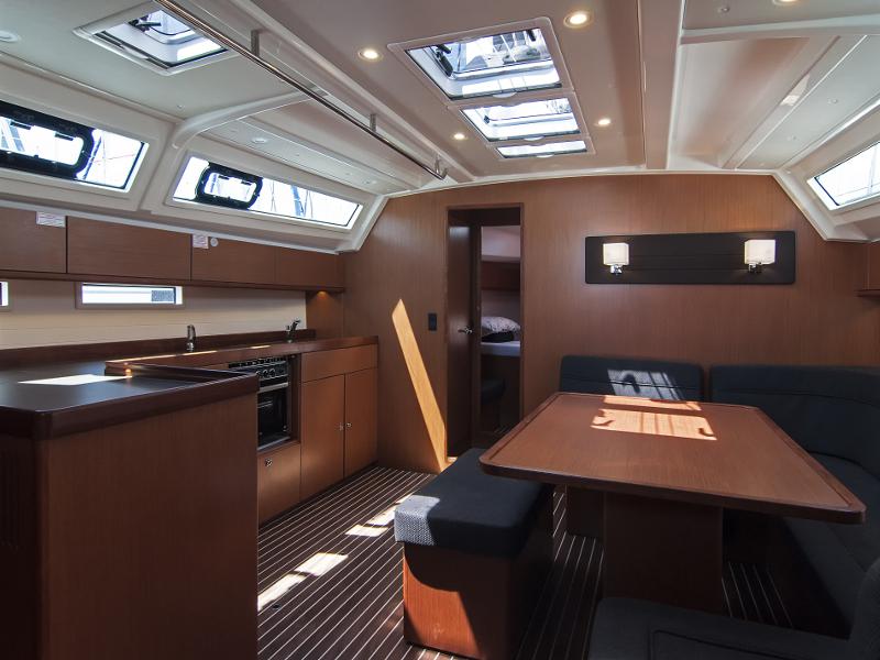 Book yachts online - sailboat - Bavaria Cruiser 46 - Adria Mimi - rent