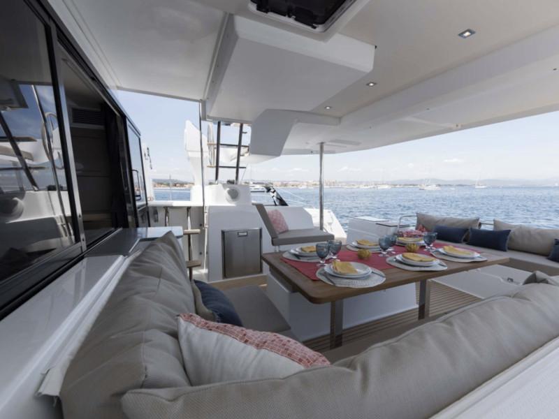 Book yachts online - catamaran - Saona 47 - 5 cabin version - White Coral - rent