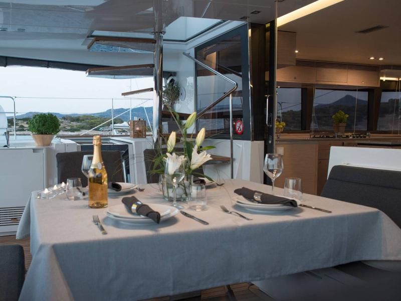 Book yachts online - catamaran - Lagoon 560 S2 - Alyssa - rent