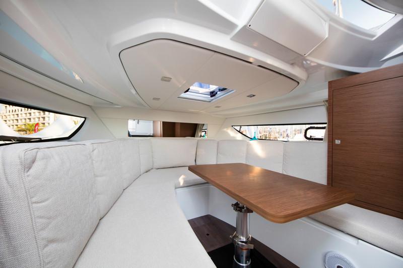 Book yachts online - motorboat - Jeanneau Cap Camarat 10.5 WA - Jeanneau Cap Camarat 10.5 WA - rent