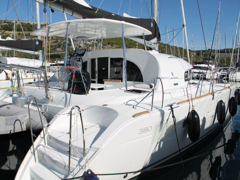 Book yachts online - catamaran - Lagoon 380 - daiquiri - rent