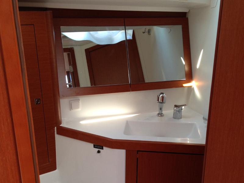 Book yachts online - sailboat - Oceanis 45 - Aeolian Wind - rent