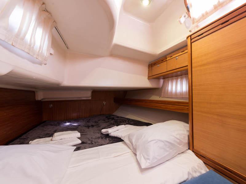 Book yachts online - sailboat - Bavaria 46 Cruiser - Zefyros - Bow &amp; Solar - rent