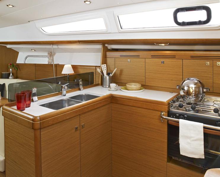Book yachts online - sailboat - Sun Odyssey 36i - Ma Bajukana - rent