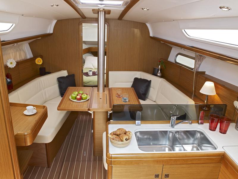 Book yachts online - sailboat - Sun Odyssey 36i - Ma Bajukana - rent