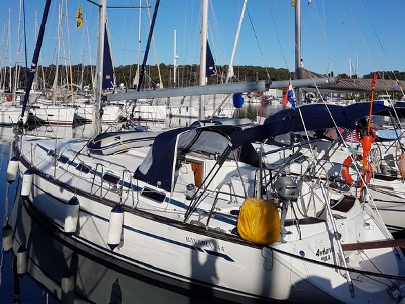 Book yachts online - sailboat - Bavaria 44 - Antares - rent