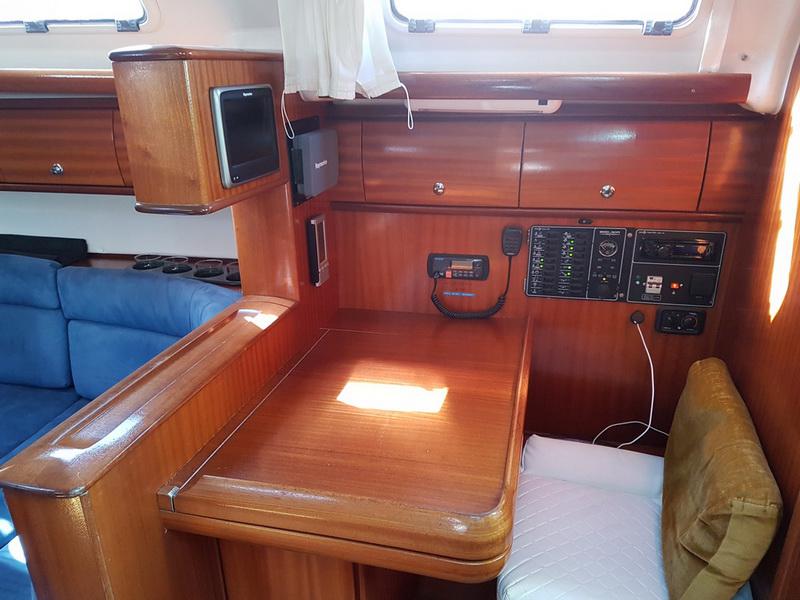 Book yachts online - sailboat - Bavaria 44 - Antares - rent