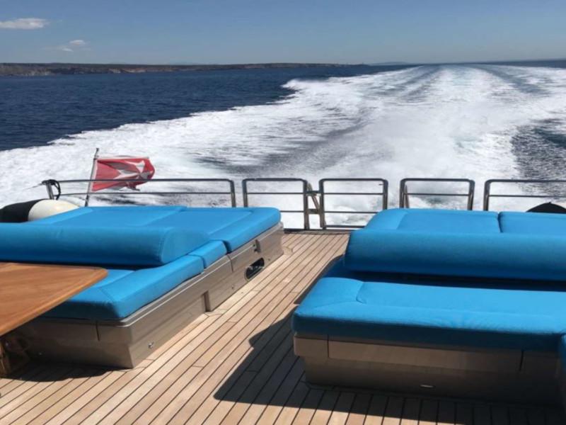 Book yachts online - motorboat - Princess V70 - Noble Beauty - rent