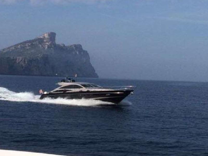Book yachts online - motorboat - Princess V70 - Noble Beauty - rent