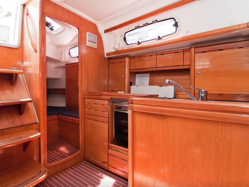 Book yachts online - sailboat - Bavaria 37 Cruiser - El Príncipe Azul - rent