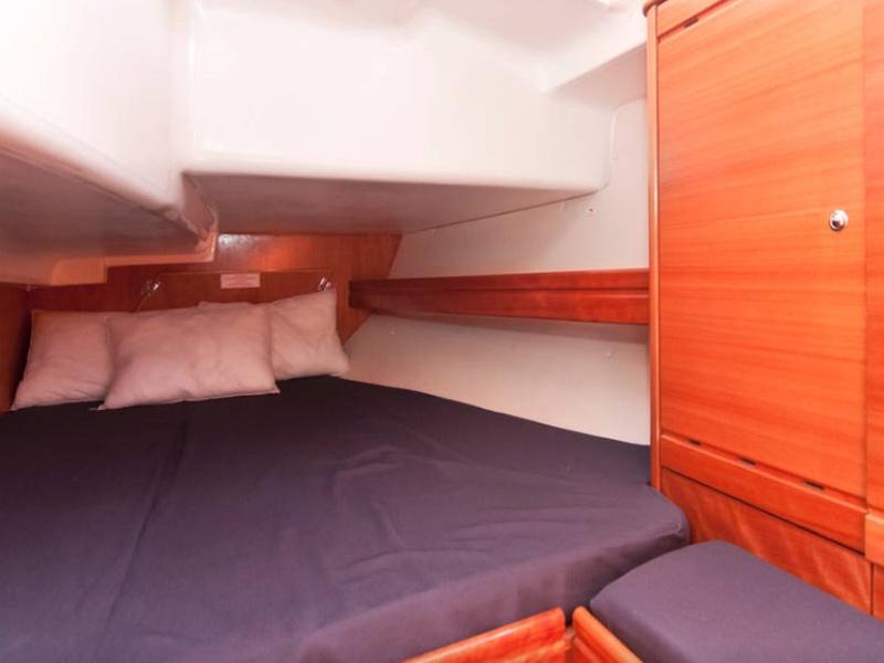 Book yachts online - sailboat - Bavaria 37 Cruiser - El Príncipe Azul - rent