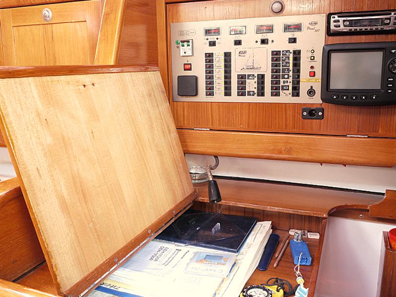 Book yachts online - sailboat - Elan 431 - LEO - rent
