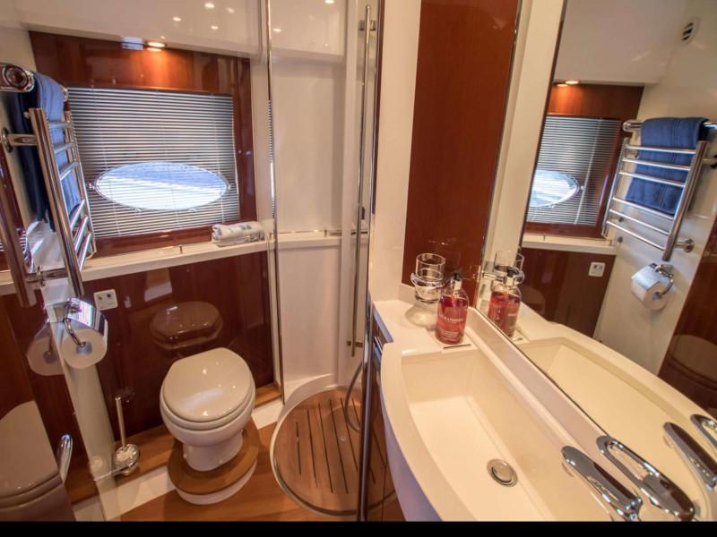 Book yachts online - motorboat - Princess 54 Fly - Esmeralda - rent