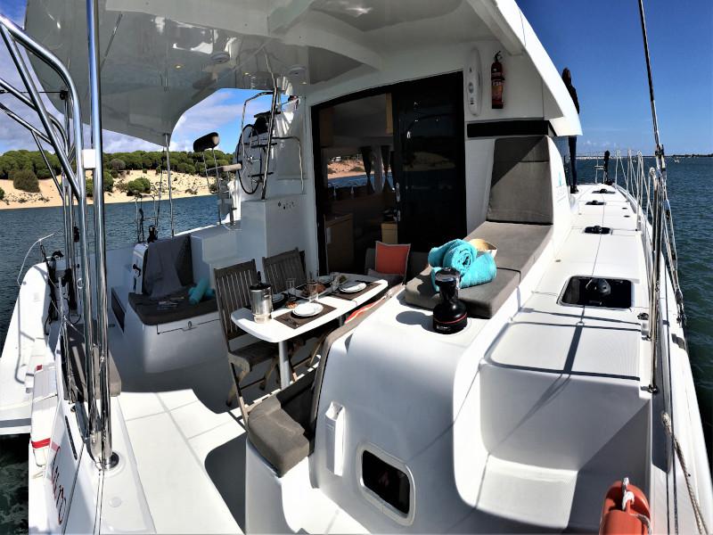 Book yachts online - catamaran - Lagoon 42 - Aero - rent