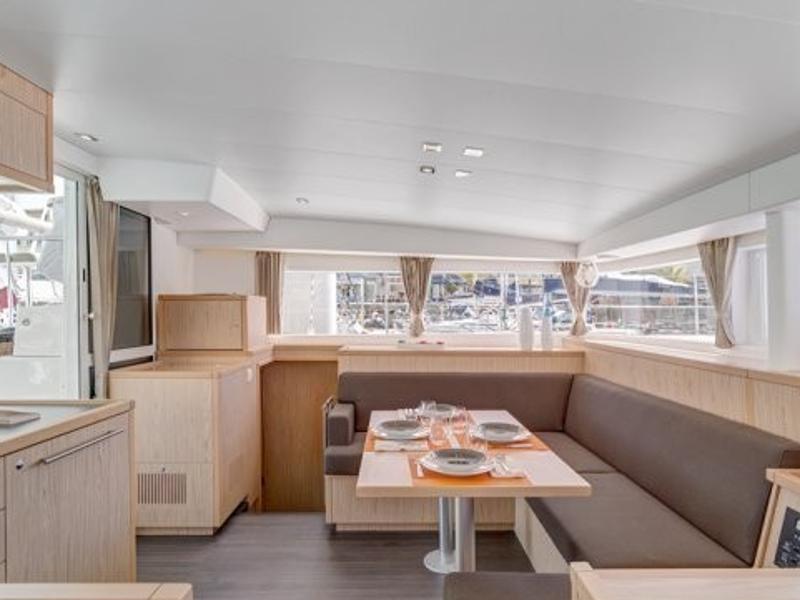 Book yachts online - catamaran - Lagoon 400 S2 - Luna Lu - rent