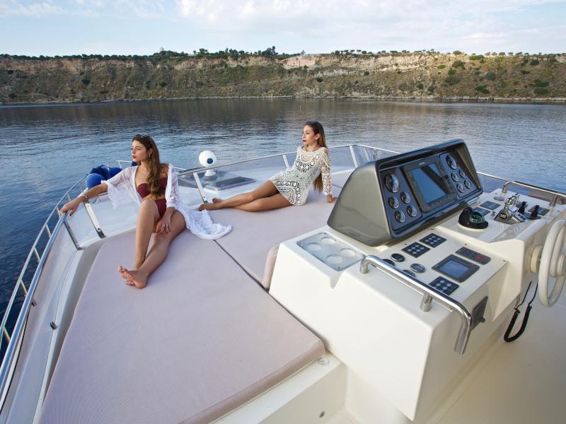 Book yachts online - motorboat - Aicon 75 - Lutetia - rent