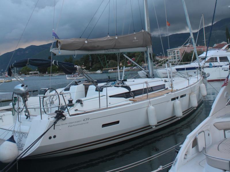 Book yachts online - sailboat - Sun Odyssey 439 - Victoria of Sweden - rent