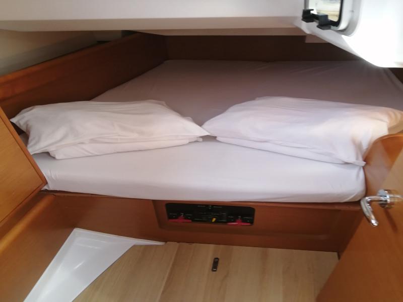 Book yachts online - sailboat - Sun Odyssey 439 - Mario - rent