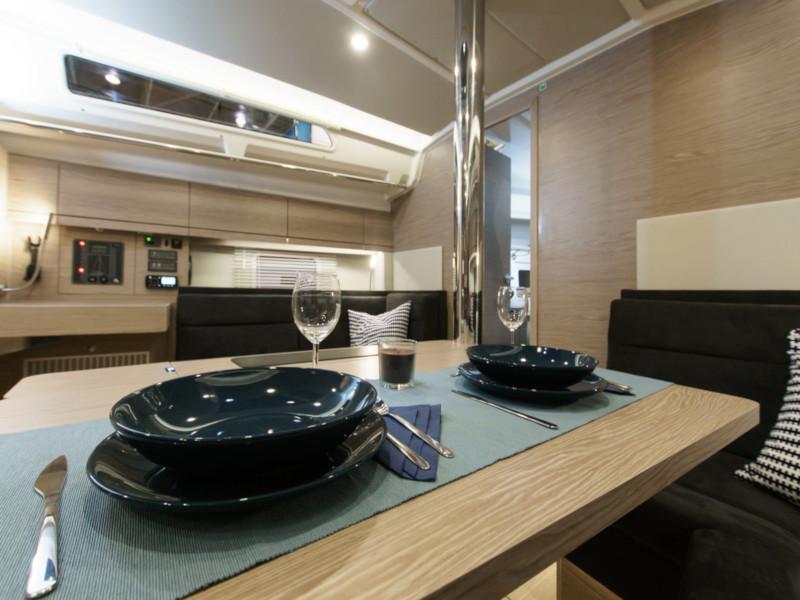 Book yachts online - sailboat - Hanse 418 - Aloisia - rent