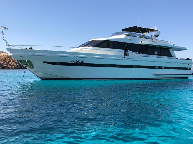 Book yachts online - motorboat - Falcon 76 - Lady Bibi - rent