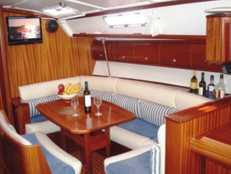 Book yachts online - sailboat - Bavaria 38 - Freedom - Bavaria 38 Cruiser - rent