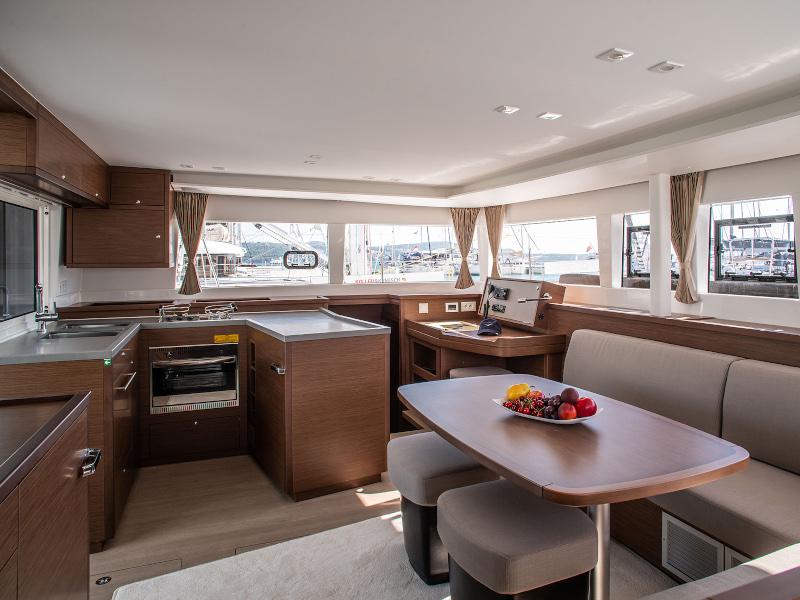Book yachts online - catamaran - Lagoon 450 Sport - Hanna I. - rent