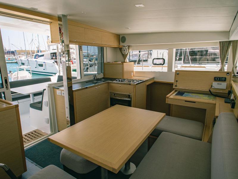 Book yachts online - catamaran - Lagoon 39 - Monique - rent