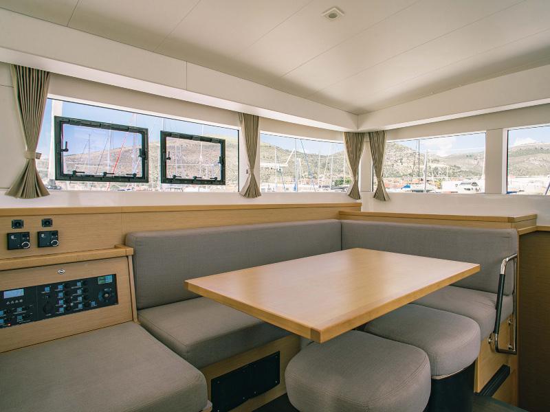 Book yachts online - catamaran - Lagoon 39 - Daniela - rent