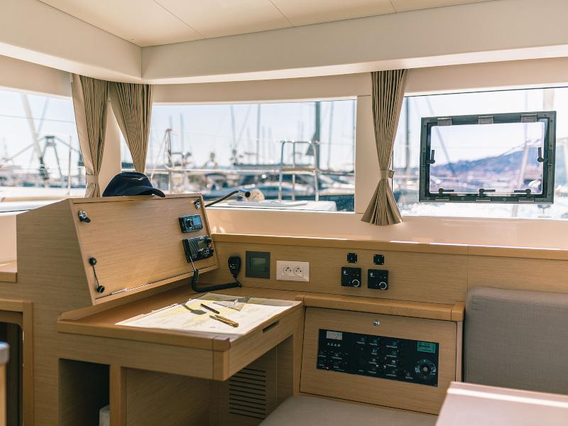 Book yachts online - catamaran - Lagoon 39 - Daniela - rent