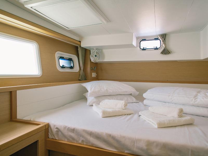 Book yachts online - catamaran - Lagoon 39 - Daniela - rent