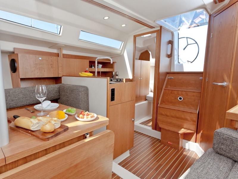 Book yachts online - sailboat - Hanse 315 - H315-1 - rent
