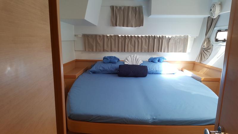 Book yachts online - catamaran - Lagoon 42 - Beta Persei II (A/C, WM, Generator, Inverter) - rent