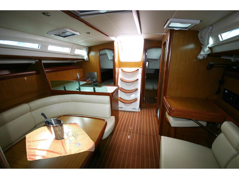 Book yachts online - sailboat - Sun Odyssey 42i - Nihal (TFS) - rent
