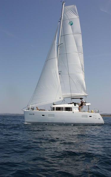 Book yachts online - catamaran - Lagoon 400 S2 - Luna Lu (PMI) - rent