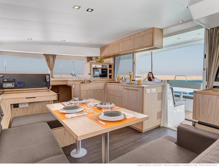Book yachts online - catamaran - Lagoon 400 S2 - Luna Lu (PMI) - rent