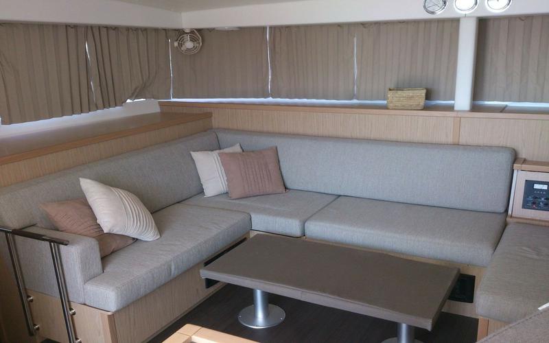 Book yachts online - catamaran - Lagoon 400 S2 - Luna Lu (PMI) - rent