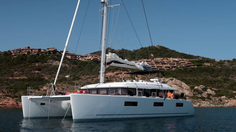 Book yachts online - catamaran - Lagoon 620 - Blue Eclipse - rent