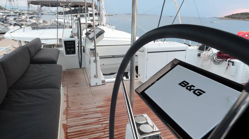 Book yachts online - catamaran - Lagoon 620 - Blue Eclipse - rent