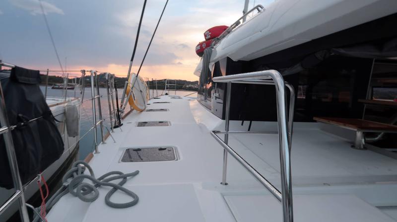 Book yachts online - catamaran - Lagoon 620 - Blue Eclipse - rent