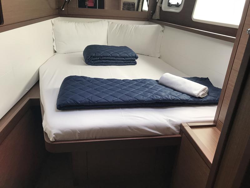 Book yachts online - catamaran - Lagoon 450F - Rigel Kentaurus (SXM) - rent
