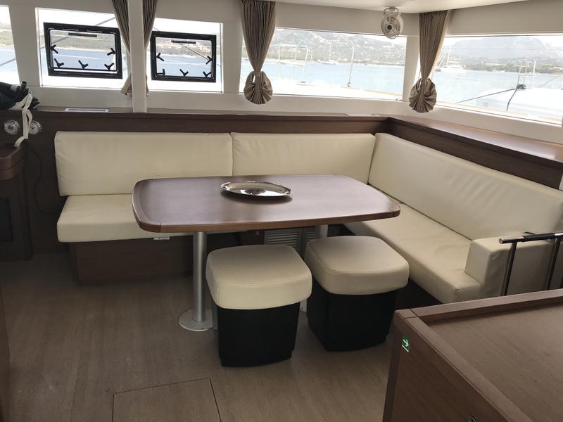 Book yachts online - catamaran - Lagoon 450F - Cor Caroli (GND) - rent