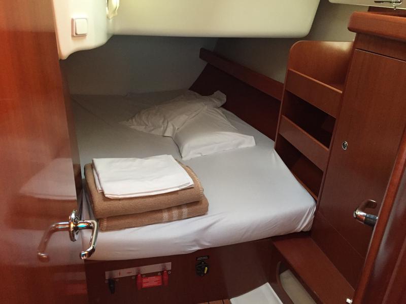 Book yachts online - sailboat - Oceanis Clipper 423 - Fomalhaut - rent