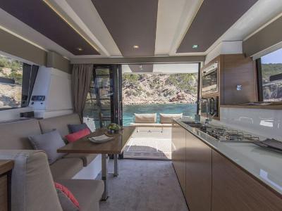 Book yachts online - powercatamaran - Fountaine Pajot MY 37 - Marie Vanille - rent